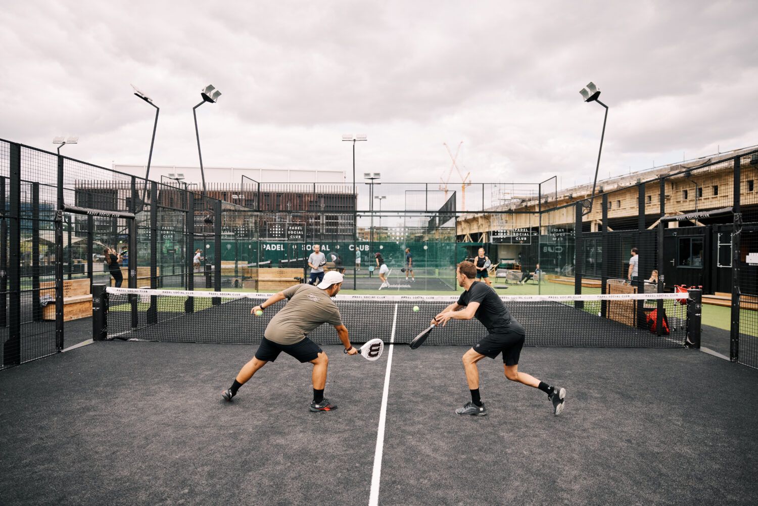 Ambiente de atividade num clube de padel
